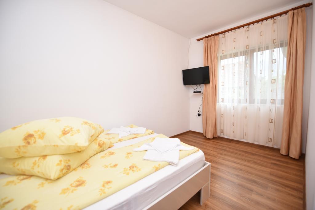 Hotel Casa Para à Haţeg Extérieur photo