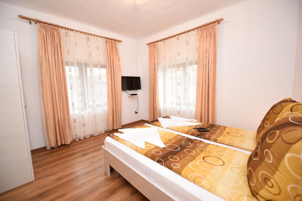 Hotel Casa Para à Haţeg Extérieur photo